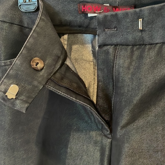 Chic navy pant with sheen. - Picture 5 of 9